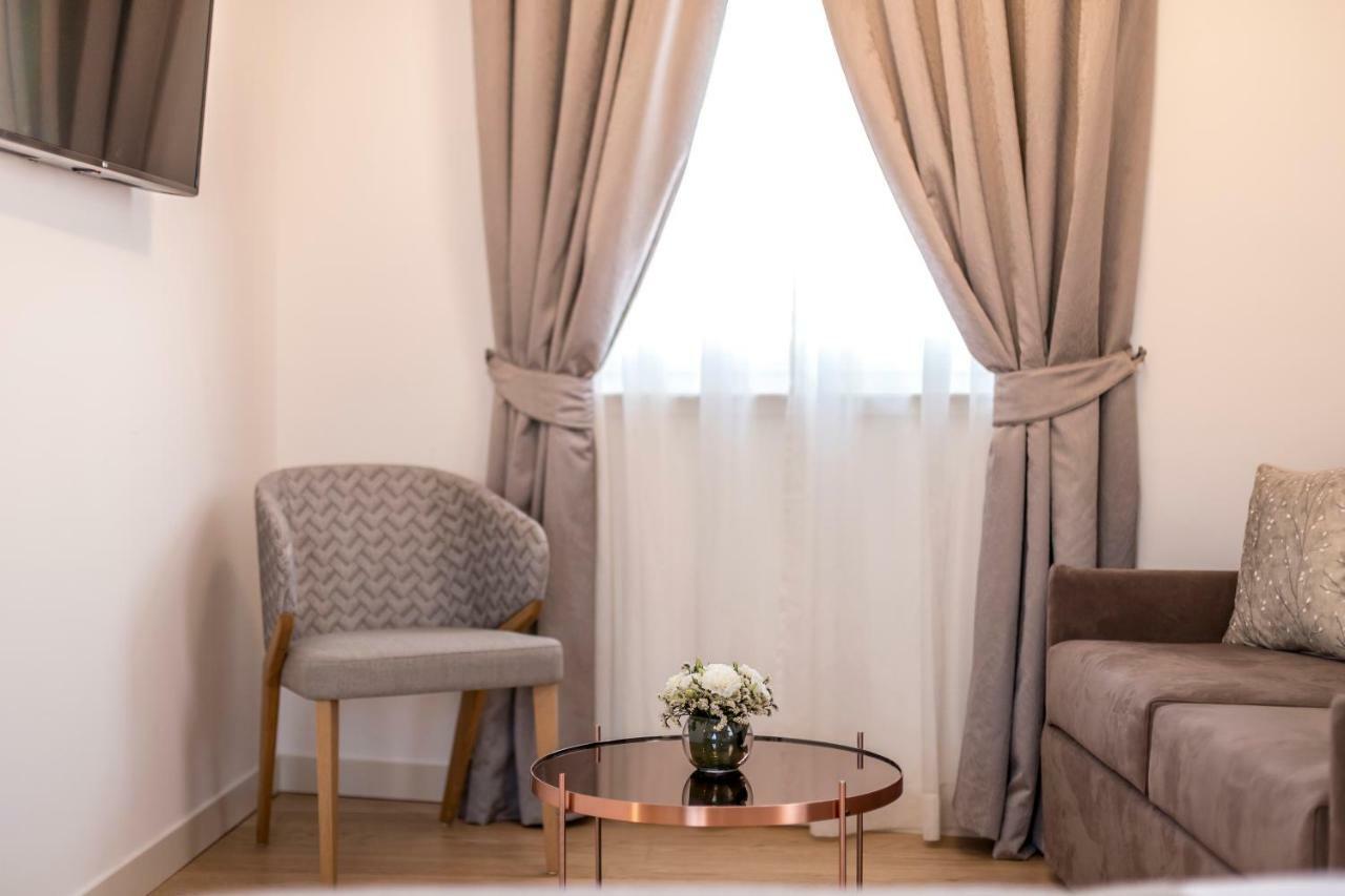 Residence Stine Split Luaran gambar